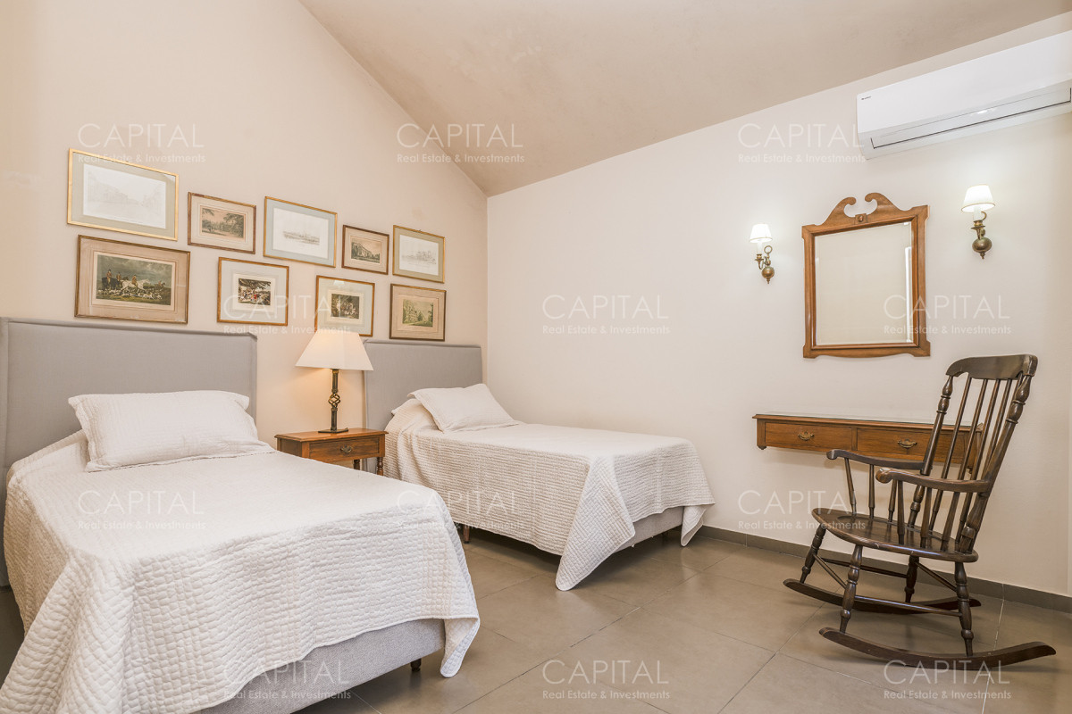 Casa ID.30729 - Casa en Venta Playa Mansa Frente al Mar Cuatro Dormitorios