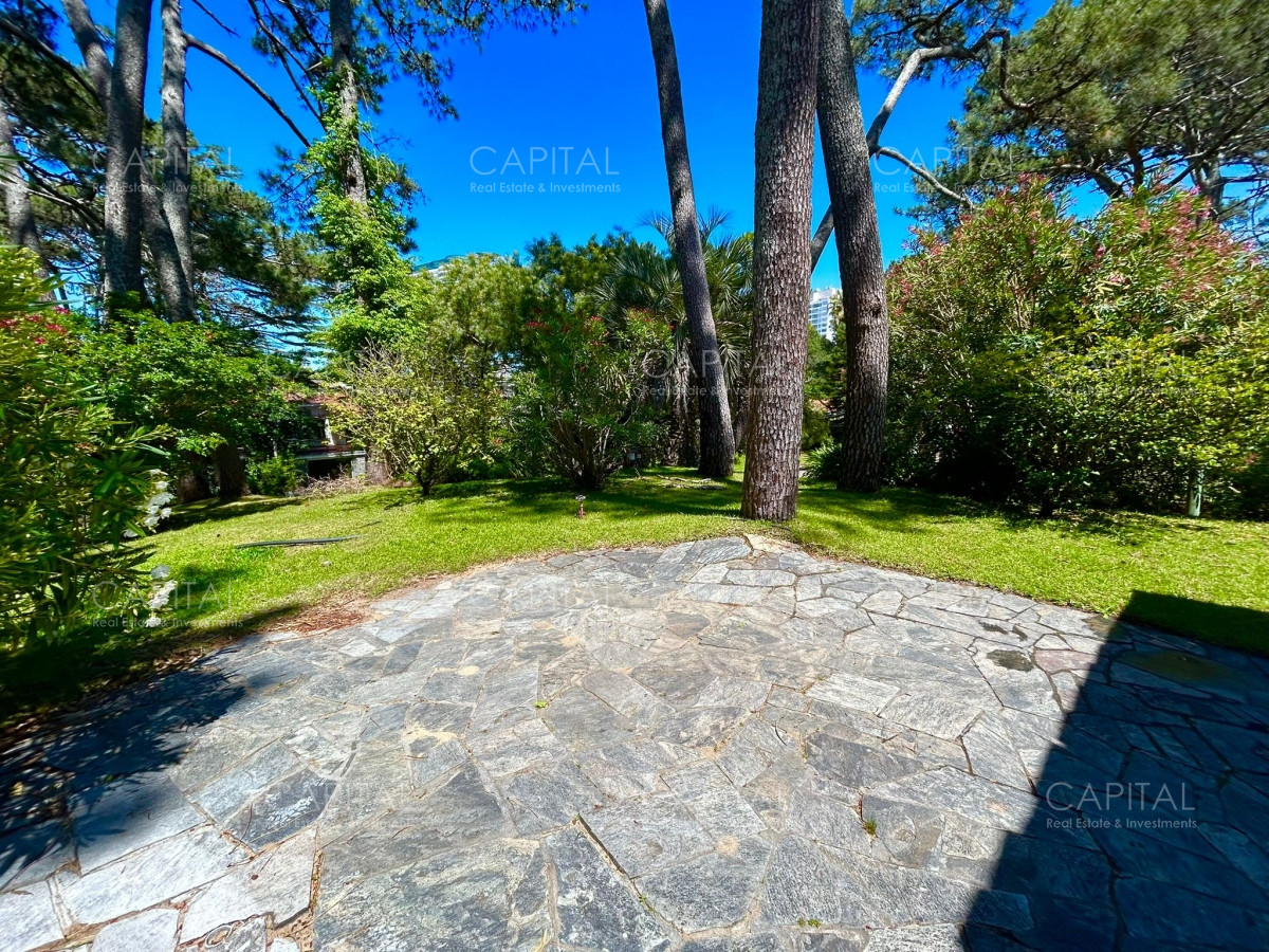 Casa ID.35451 - Importante casa en venta en Playa Mansa.