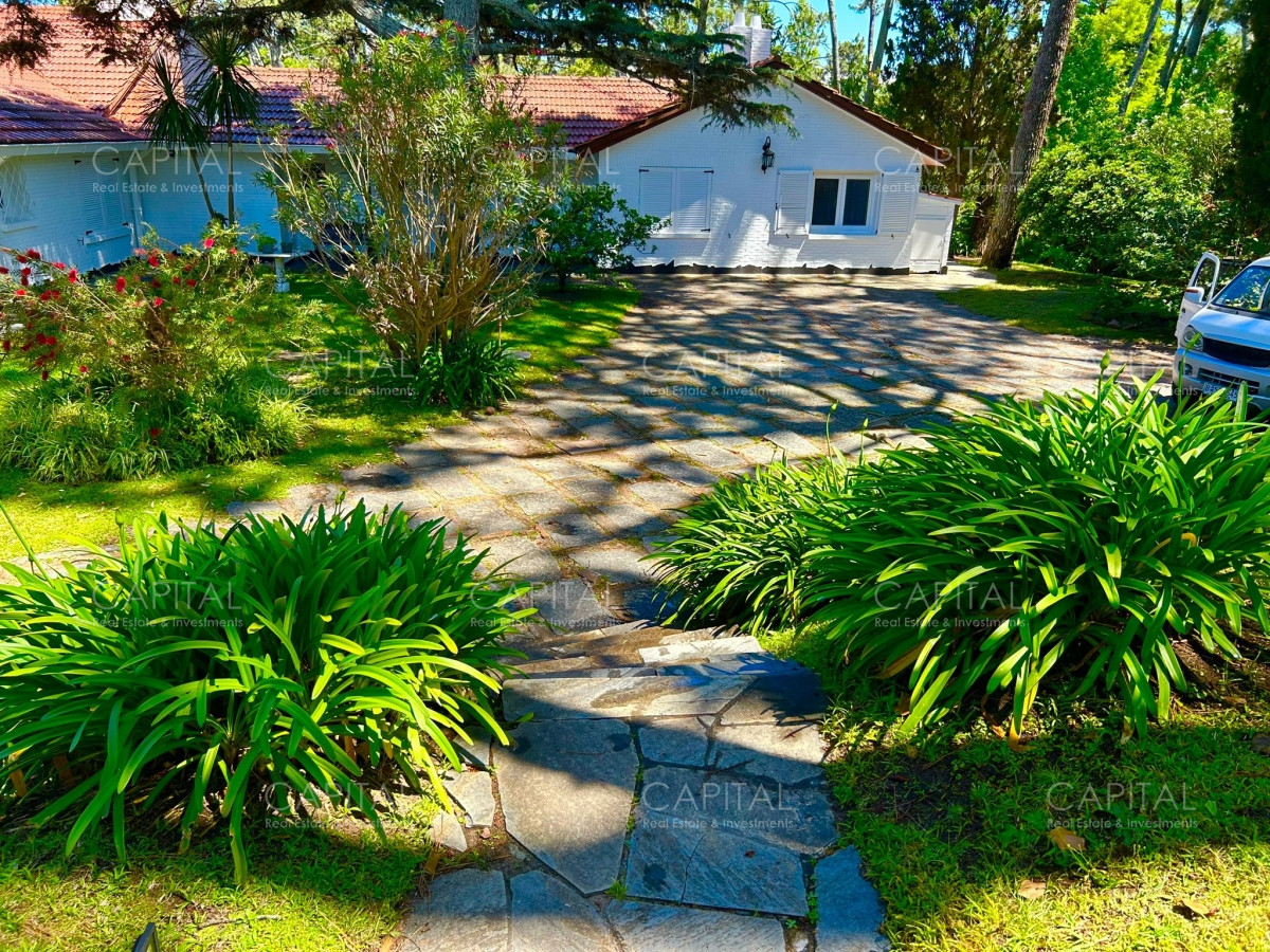 Casa ID.35451 - Importante casa en venta en Playa Mansa.