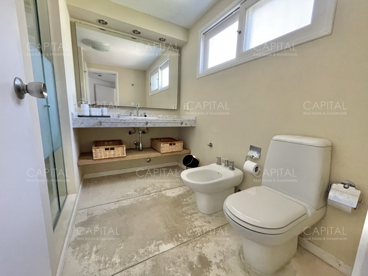 Casa ID.39115 - Casa en Venta de Cuatro Dormitorios  en Lugano 