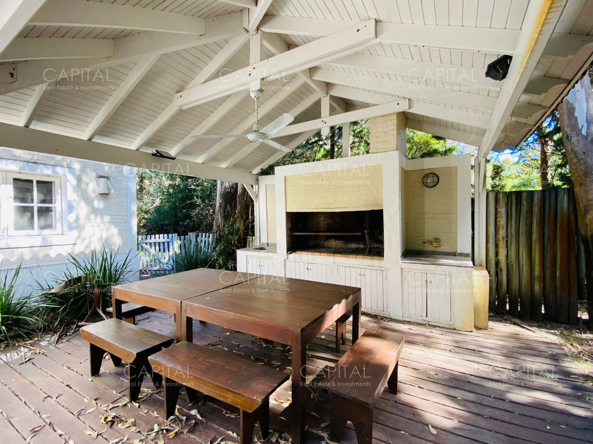 Casa ID.28358 - Casa en Venta Barrio Laguna Blanca Punta del Este Cinco Dormitorios