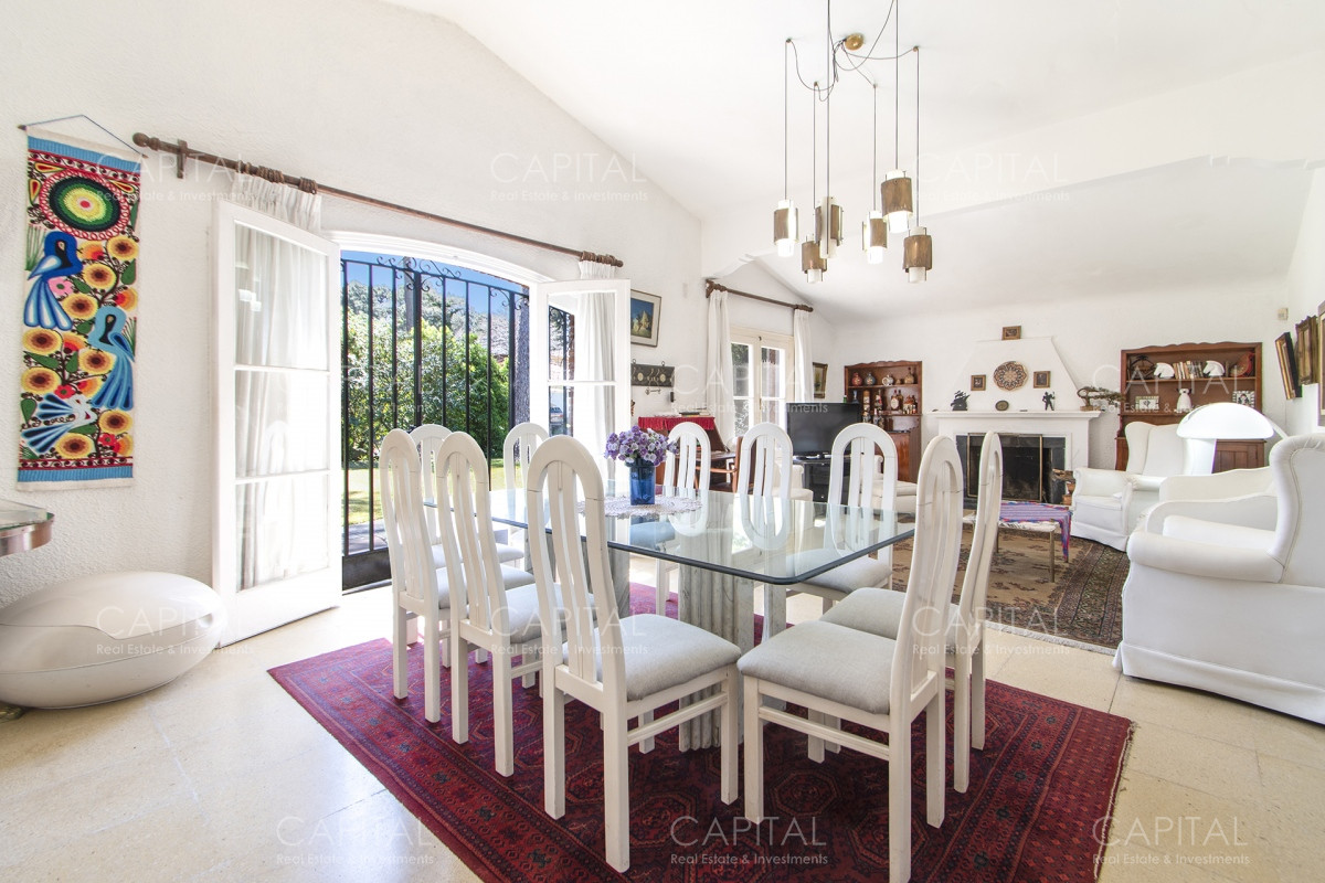 Casa ID.35154 - Casa en Venta en Playa Mansa con más de 3000 m2 de parque.
