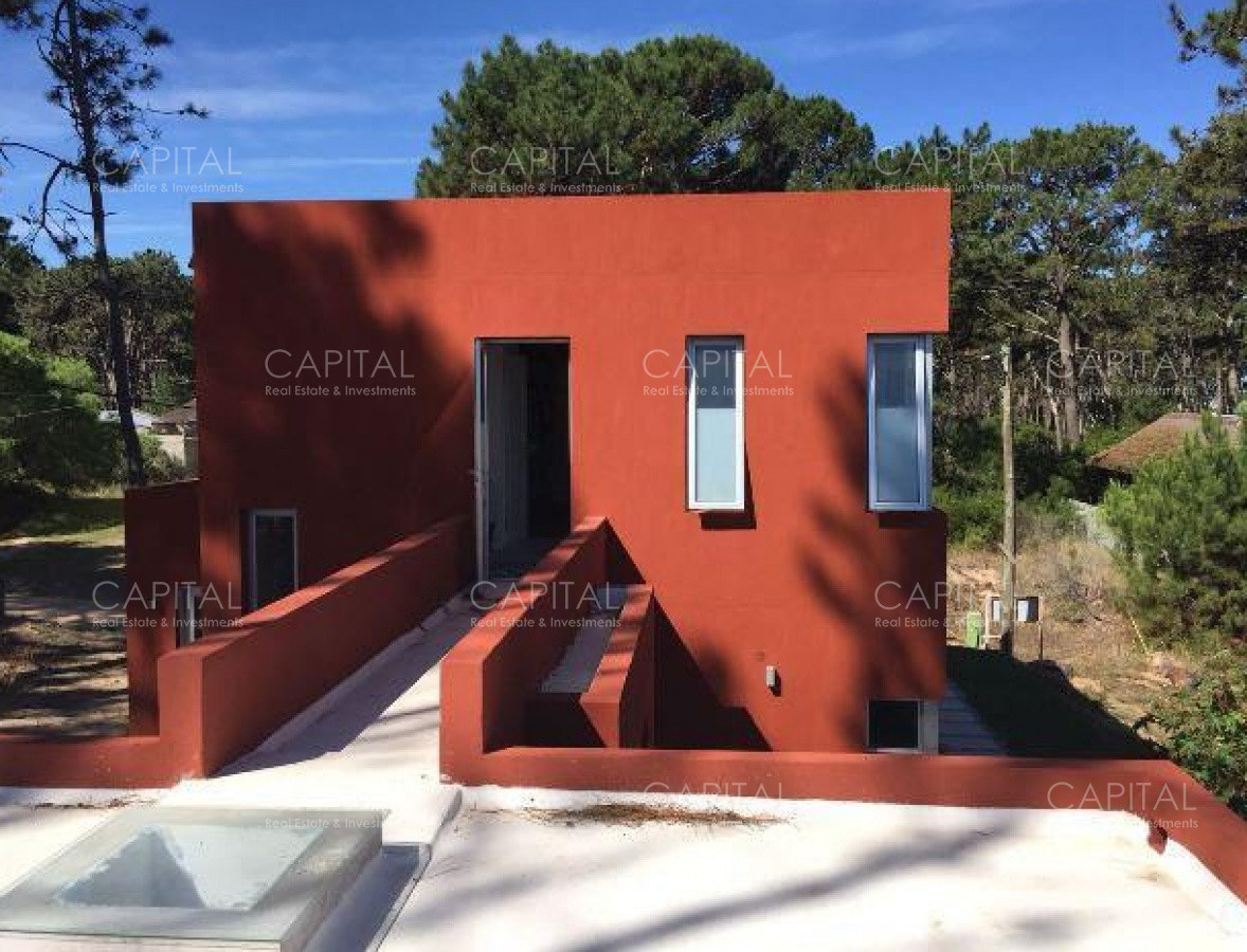 Casa ID.30088 - Muy buena casa en venta Construcción de muy buena calidad con pisos en porcelanato símil hormigón
