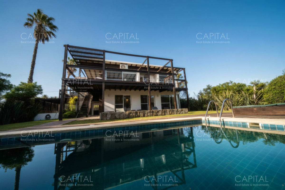 Casa de Seis Dormitorios en Venta en El Chorro, Manantiales