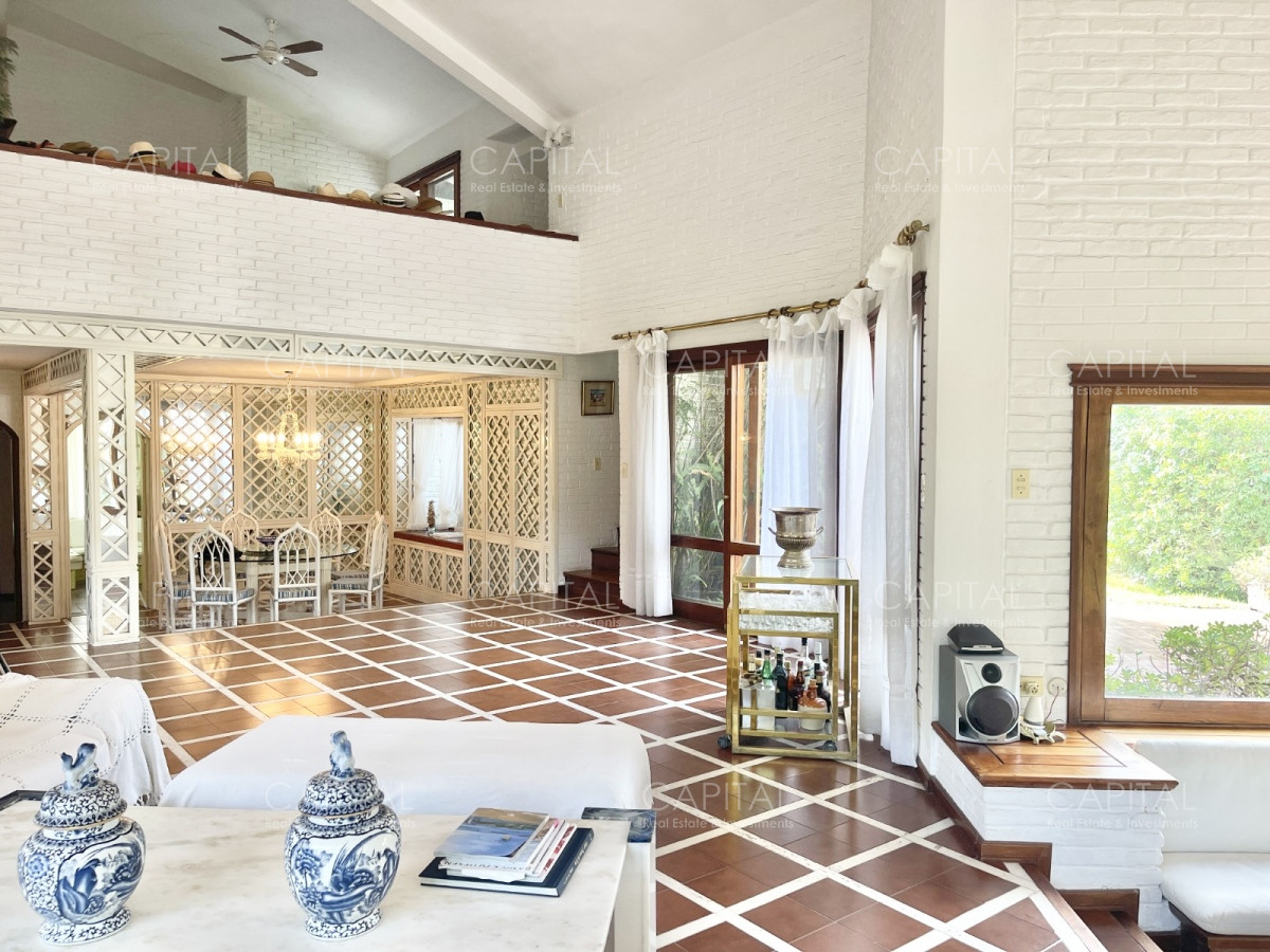 Casa ID.34608 - Casa en Venta de Cuatro Dormitorios , Zona Lugano, Punta del Este