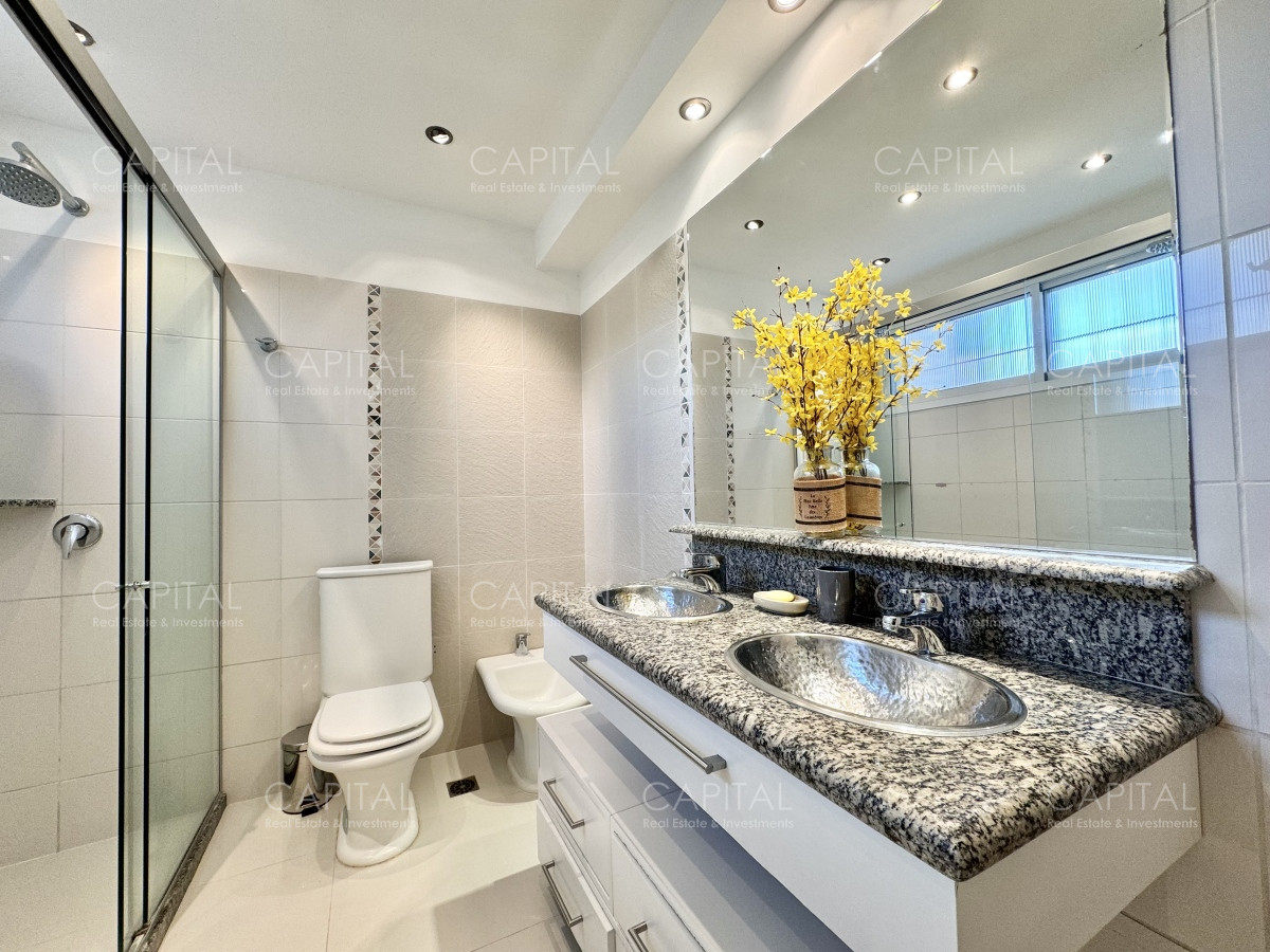 Casa ID.26110 - Casa en Venta en Playa Mansa de Punta del Este 