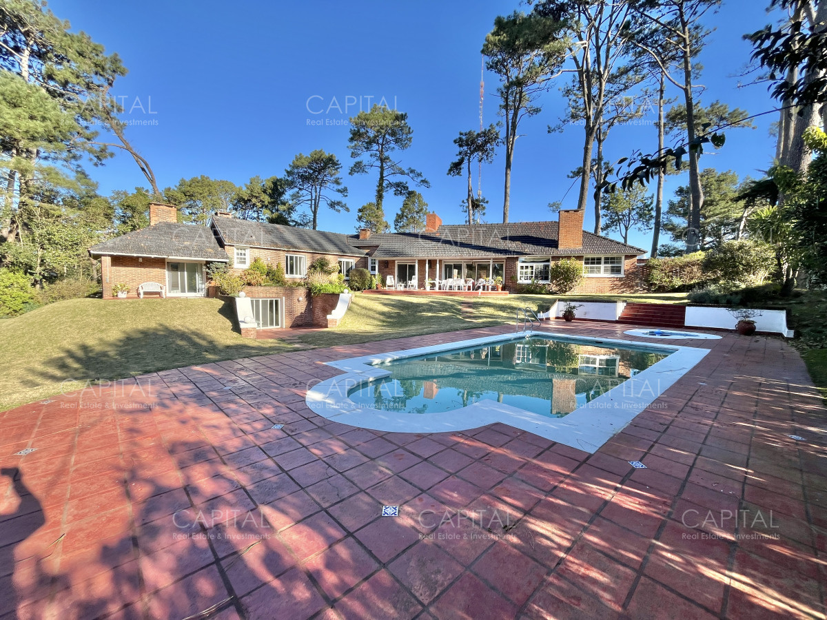 Casa ID.34561 - Casa en Venta Cuatro Dormitorios en Cantegril, Punta Del Este 