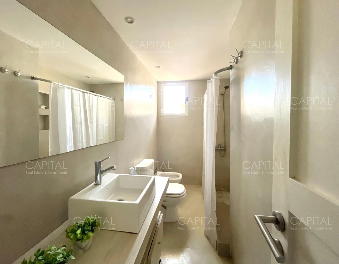 Casa ID.36678 - Casa en Venta de 3 Dormitorios y Servicio en Playa Mansa