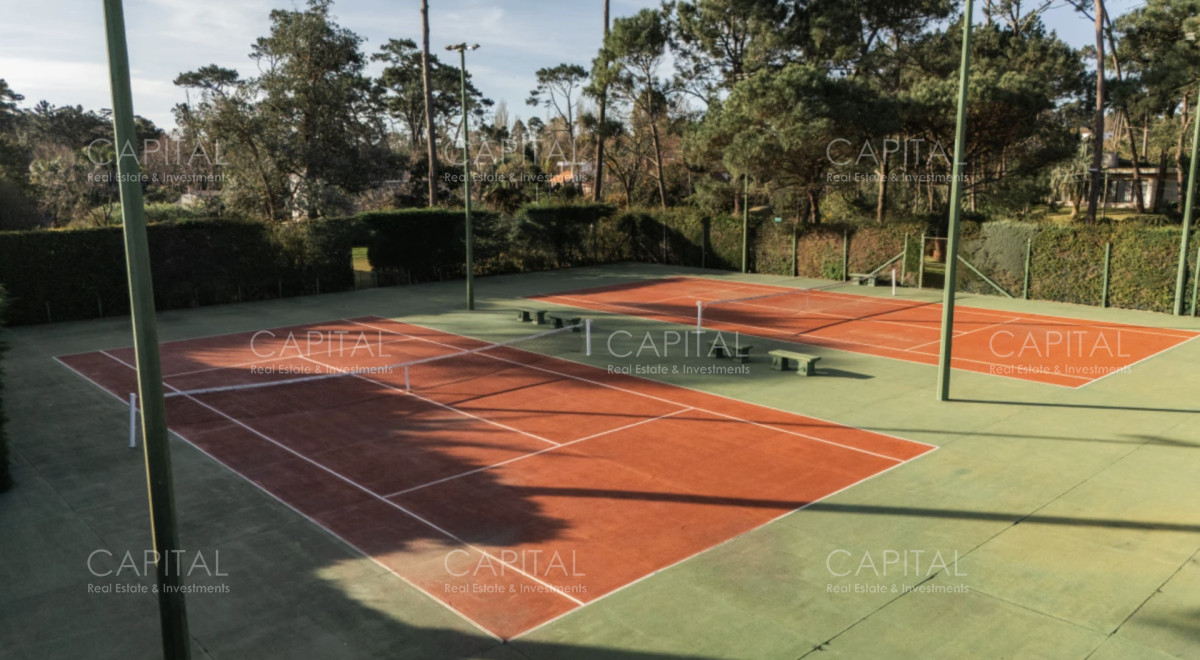 Casa ID.39114 - Mansion en Venta en Playa Mansa Punta del Este