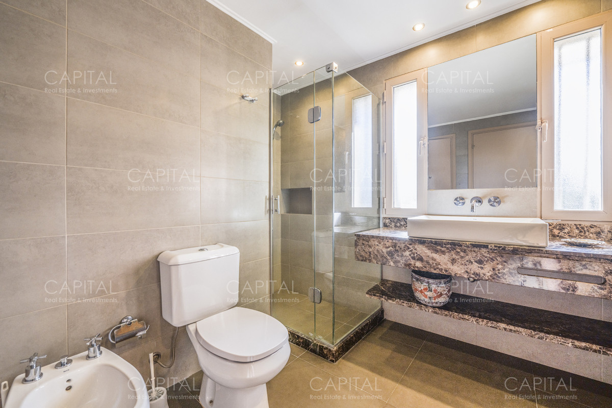 Casa ID.30729 - Casa en Venta Playa Mansa Frente al Mar Cuatro Dormitorios