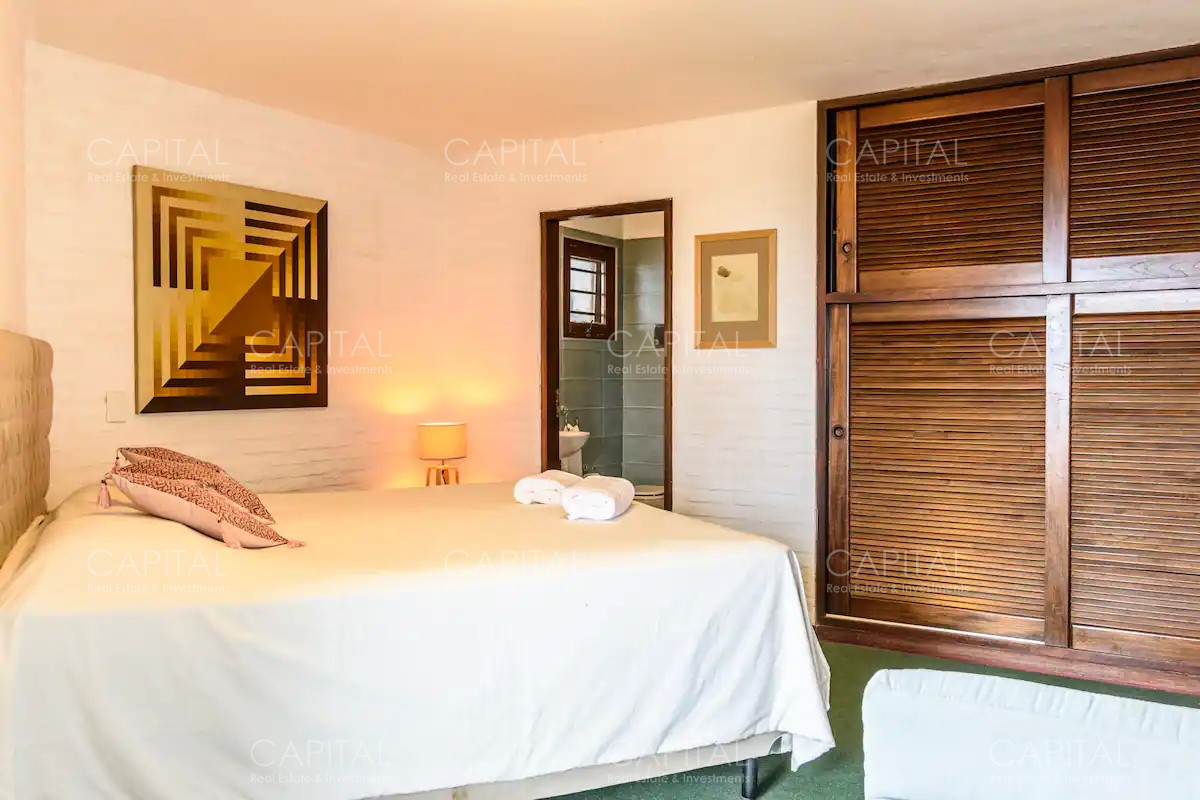 Casa ID.33629 - Casa de seis dormitorios en primera linea frente al mar en Península de Punta del Este