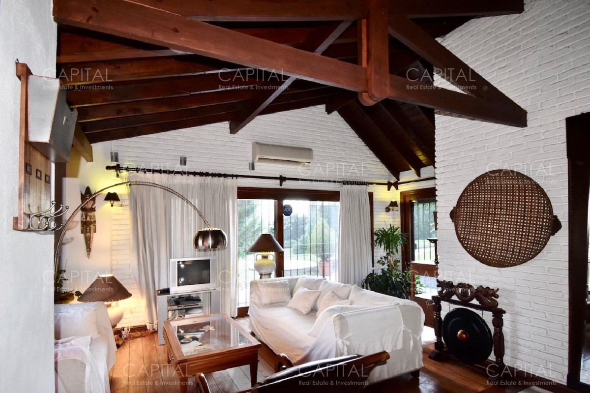 Casa ID.24811 - Casa en Playa Mansa de Cuatro Dormitorios en Venta Punta del Este