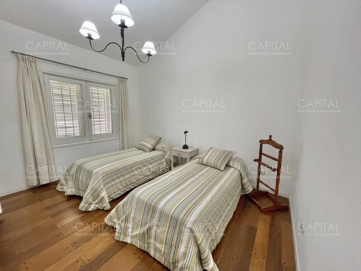 Casa ID.39115 - Casa en Venta de Cuatro Dormitorios  en Lugano 