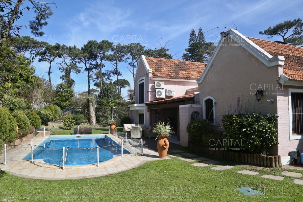 Casa ID.35079 - Casa en venta en Playa Mansa, Punta del Este.