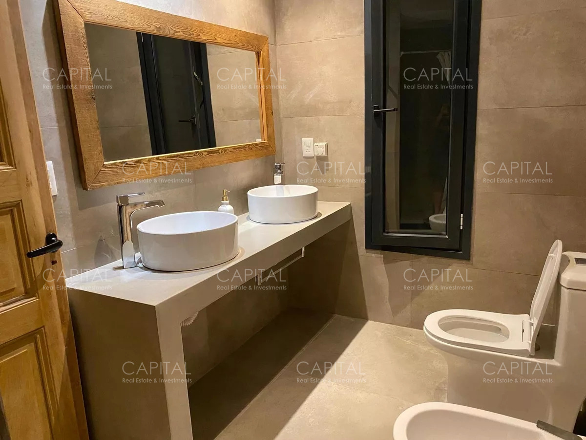 Casa ID.34319 - Casa moderna de cuatro dormitorios y dependencia de servicio, parrillero y piscina climatizada en venta en barrio privado El Quijote, La Barra