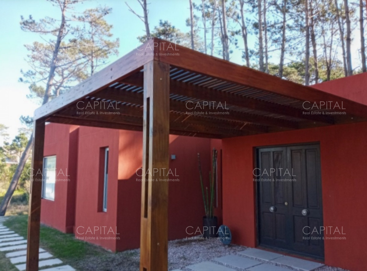 Casa ID.30088 - Muy buena casa en venta Construcción de muy buena calidad con pisos en porcelanato símil hormigón