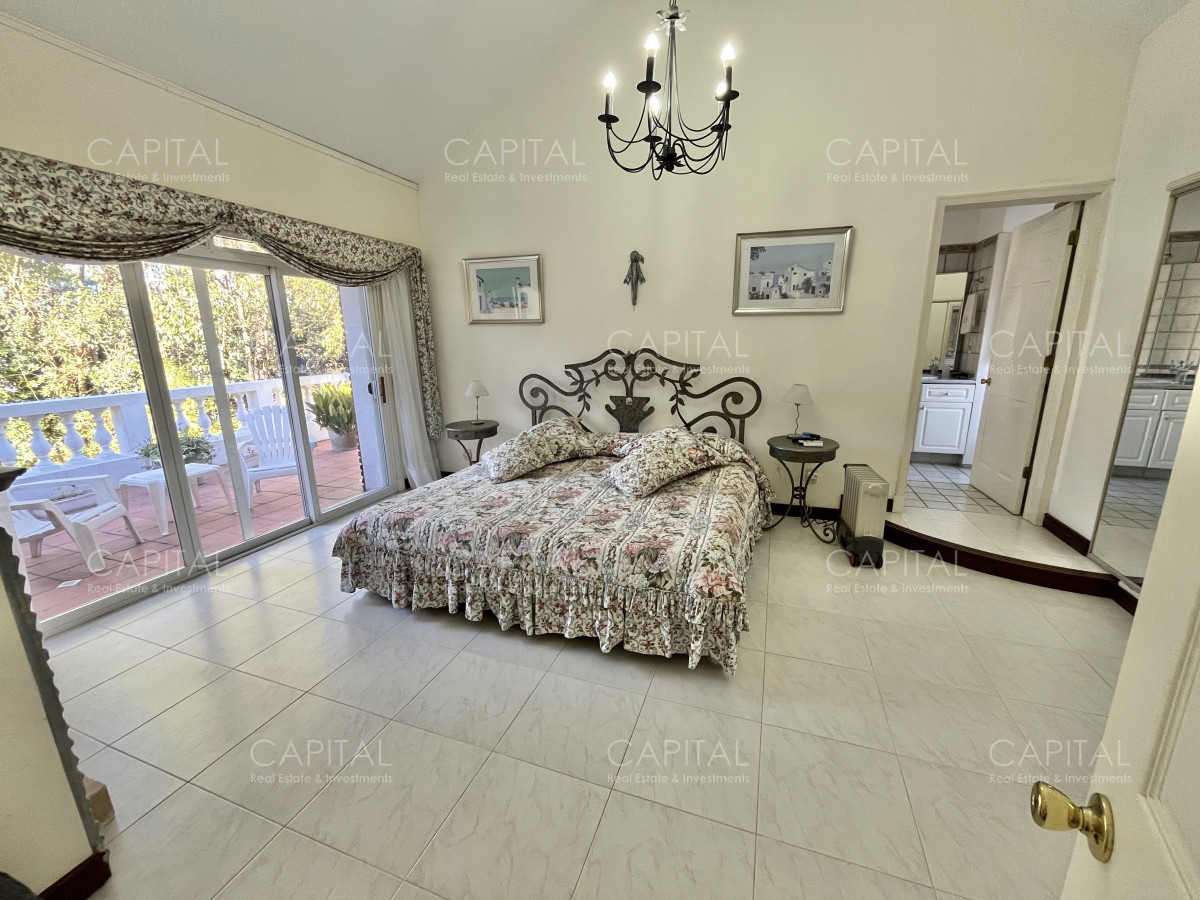 Casa ID.34561 - Casa en Venta Cuatro Dormitorios en Cantegril, Punta Del Este 