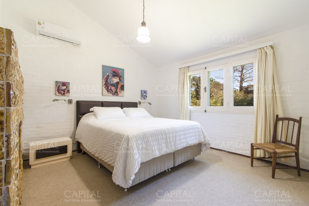 Casa ID.35154 - Casa en Venta en Playa Mansa con más de 3000 m2 de parque.