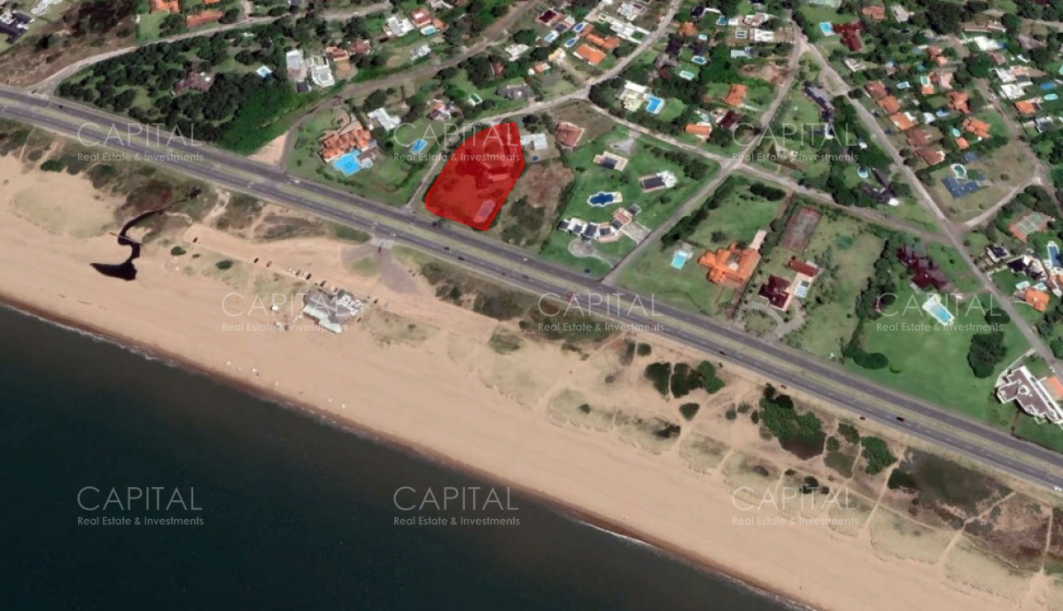 Casa ID.32579 - Casa Frente Al Mar Punta del Este en Venta