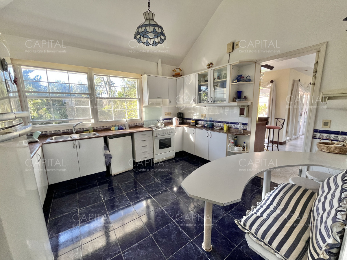 Casa ID.34561 - Casa en Venta Cuatro Dormitorios en Cantegril, Punta Del Este 