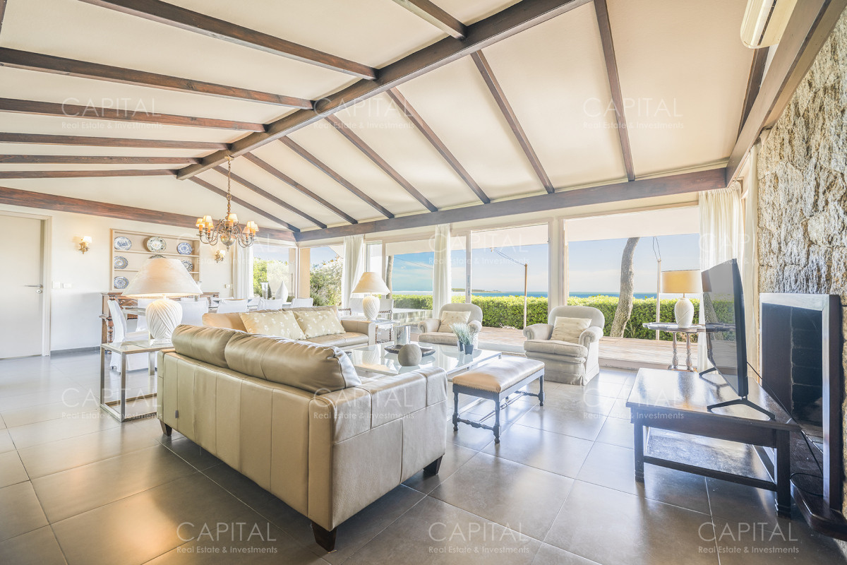 Casa ID.30729 - Casa en Venta Playa Mansa Frente al Mar Cuatro Dormitorios