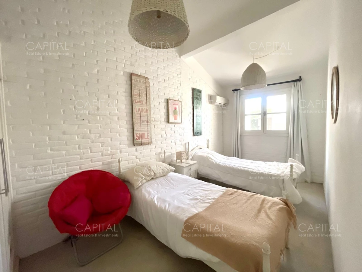 Casa ID.36678 - Casa en Venta de 3 Dormitorios y Servicio en Playa Mansa