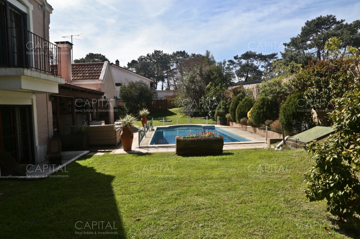 Casa ID.35079 - Casa en venta en Playa Mansa, Punta del Este.