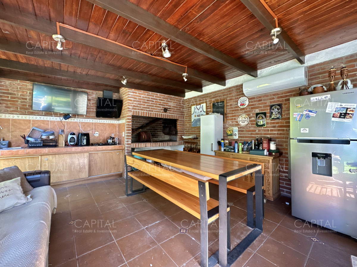 Casa ID.39224 - Casa de 3 dormitorios, piscina climatizada y barbacoa en venta y alquiler, Playa Mansa, Punta del Este.