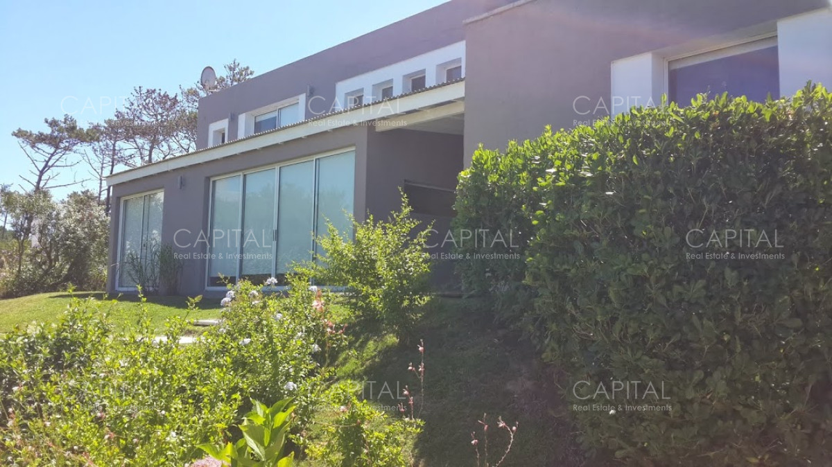 Casa ID.28964 - Excelente casa de Cinco Dormitorios en Laguna Blanca