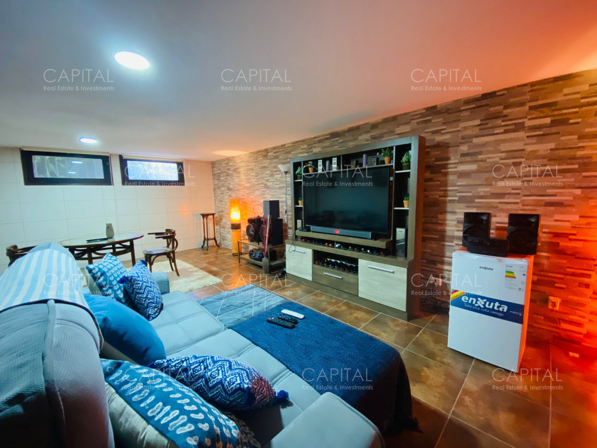 Casa ID.32412 - Residencia de Seis Dormitorios más Dependencia en Barrio Cantegril