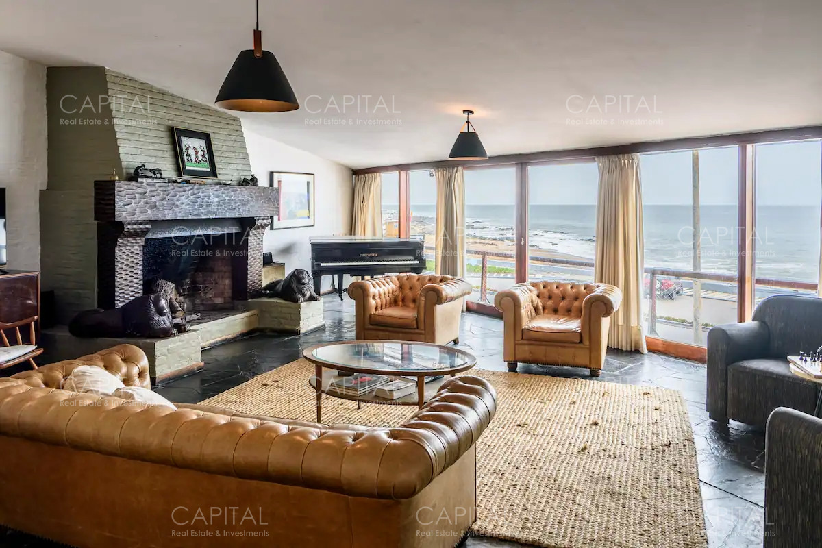 Casa ID.33629 - Casa de seis dormitorios en primera linea frente al mar en Península de Punta del Este