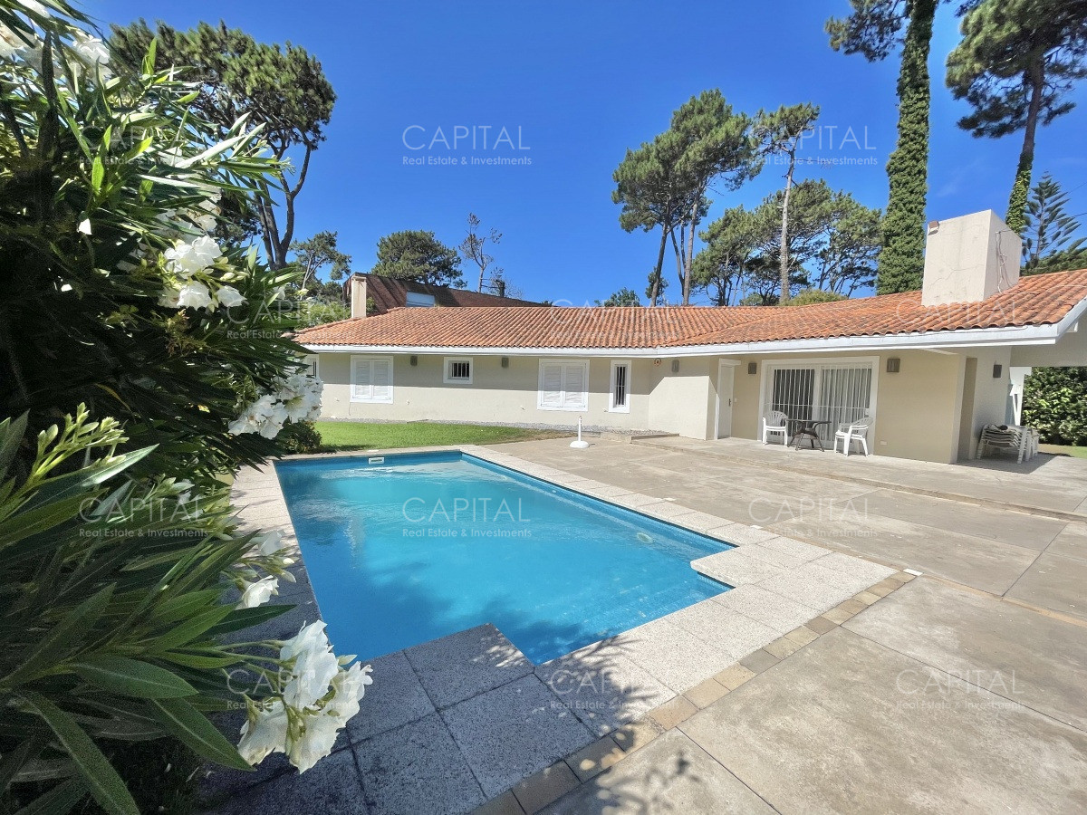 Casa ID.39115 - Casa en Venta de Cuatro Dormitorios  en Lugano 