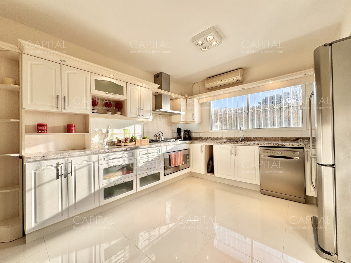 Casa ID.26110 - Casa en Venta en Playa Mansa de Punta del Este 