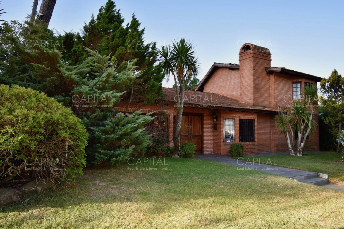 Casa en Playa Mansa de Cuatro Dormitorios en Venta Punta del Este  - CCP24811C