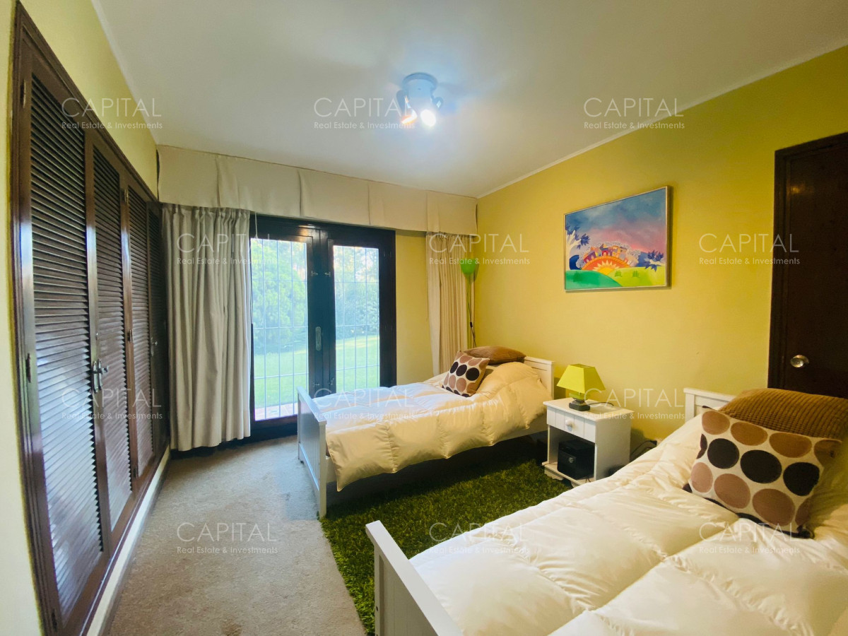 Casa ID.32412 - Residencia de Seis Dormitorios más Dependencia en Barrio Cantegril
