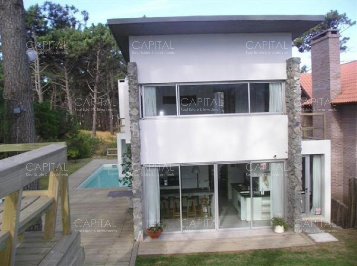 Casa ID.38467 - Casa en Montoya 3 dormitorios y dependencia a 200 mts del mar