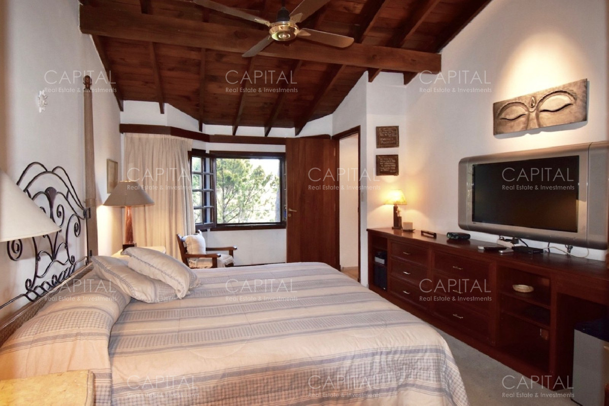 Casa ID.24811 - Casa en Playa Mansa de Cuatro Dormitorios en Venta Punta del Este
