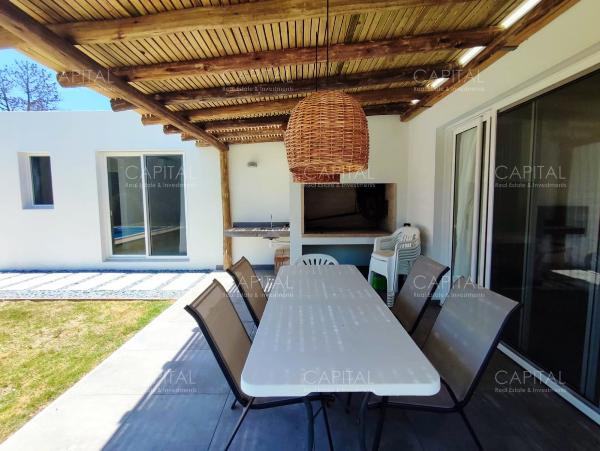 Casa ID.36509 - Casa en venta en La Barra con piscina y parrillero 