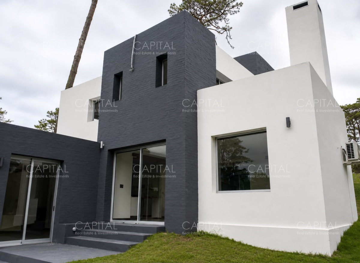 Casa ID.40629 - Casa reciclada en Punta del este,Pinares en Venta