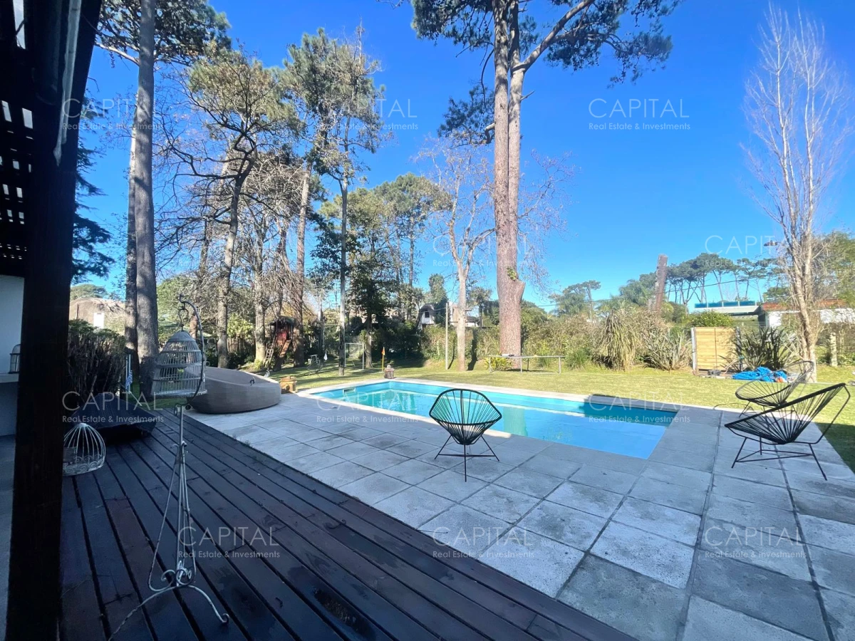 Casa ID.36678 - Casa en Venta de 3 Dormitorios y Servicio en Playa Mansa