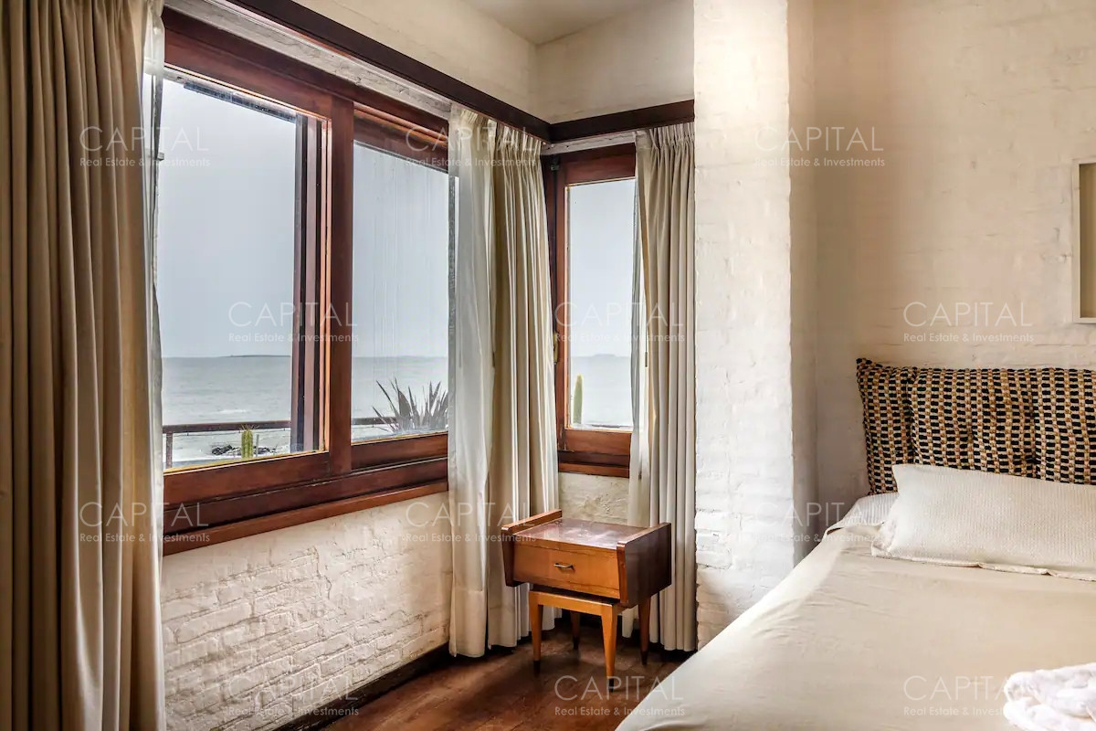 Casa ID.33629 - Casa de seis dormitorios en primera linea frente al mar en Península de Punta del Este