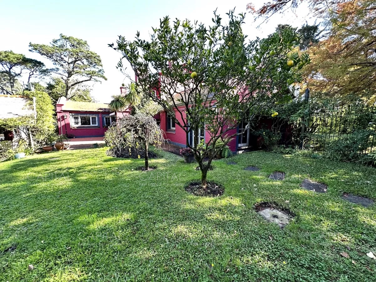 Casa ID.35081 - Casa  en Venta Playa Mansa en venta a 150 metros del mar