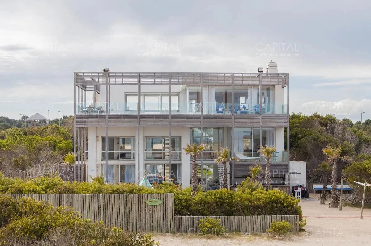  José Ignacio Casa Sobre el Mar en Venta - CCP38197C