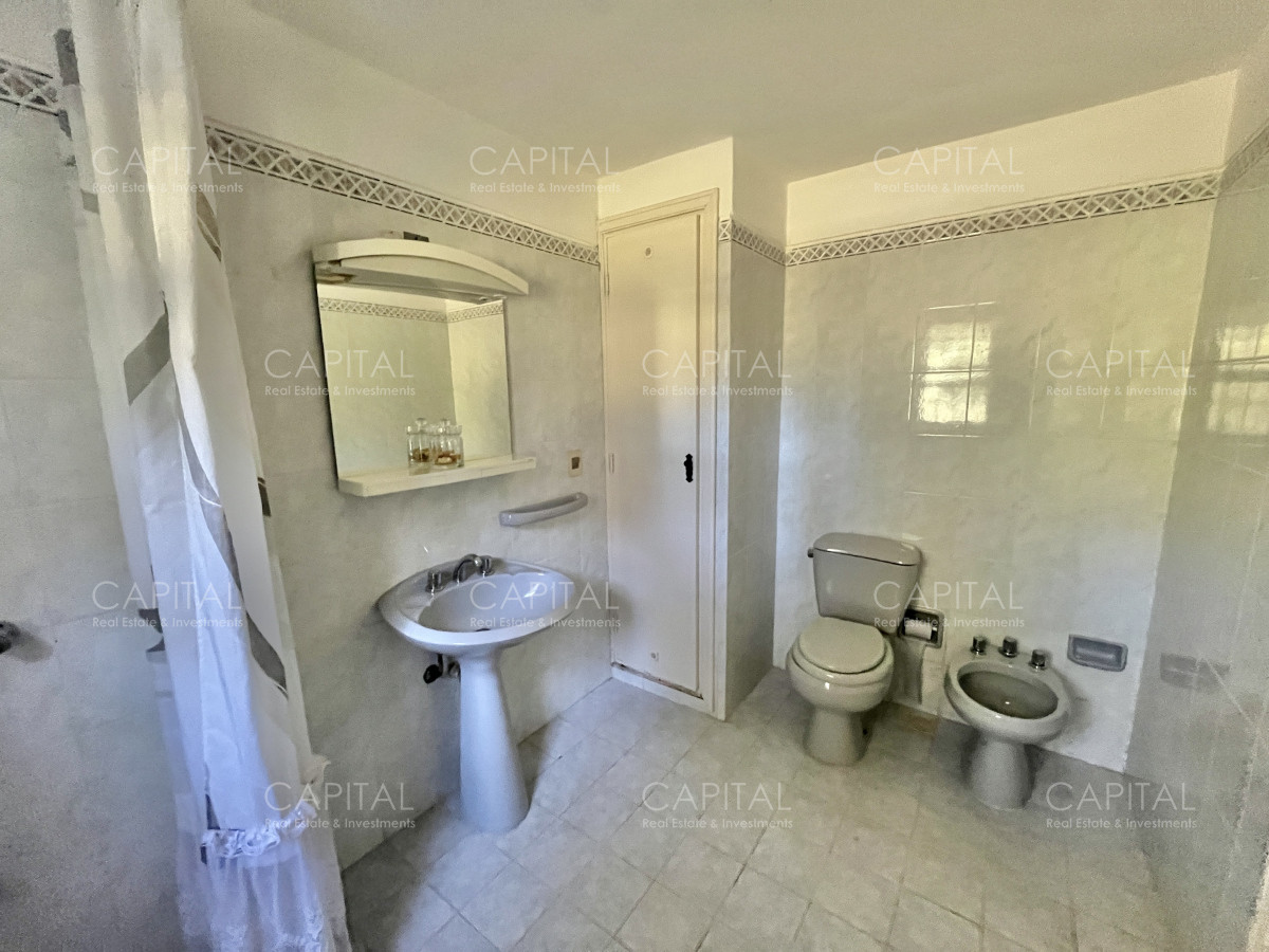 Casa ID.34561 - Casa en Venta Cuatro Dormitorios en Cantegril, Punta Del Este 