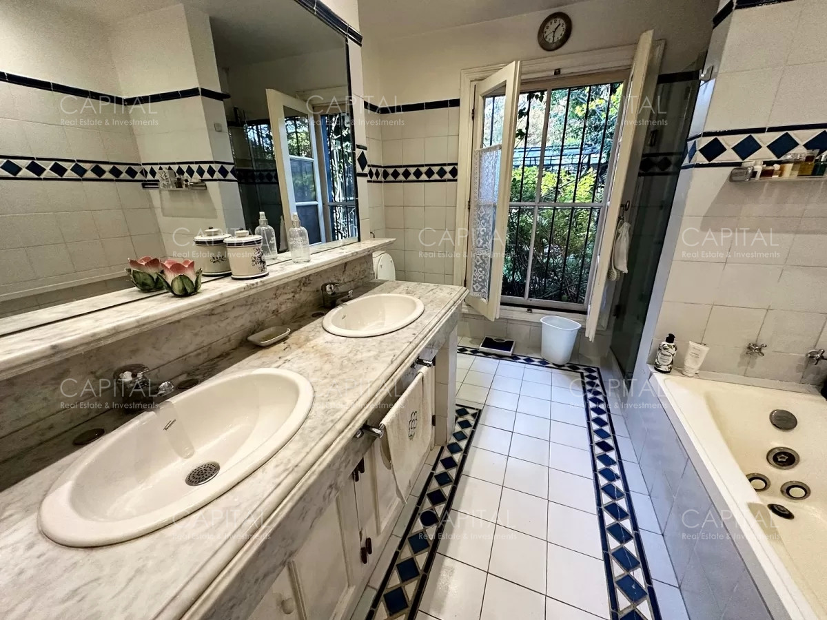 Casa ID.35081 - Casa  en Venta Playa Mansa en venta a 150 metros del mar