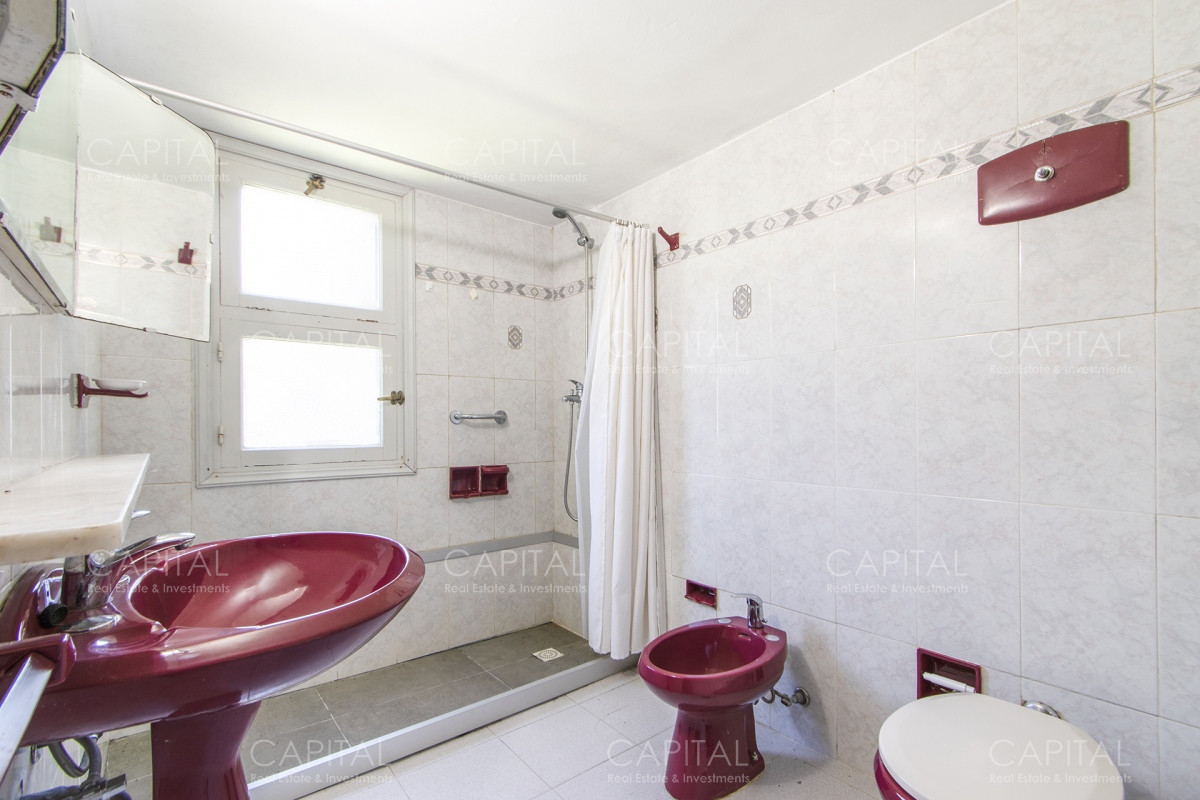 Casa ID.35154 - Casa en Venta en Playa Mansa con más de 3000 m2 de parque.