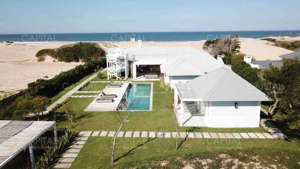 Casa ID.38582 - Casa primera fila en Barrio Club del Mar en Jose Ignacio
