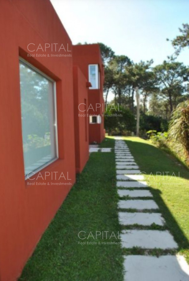 Casa ID.30088 - Muy buena casa en venta Construcción de muy buena calidad con pisos en porcelanato símil hormigón