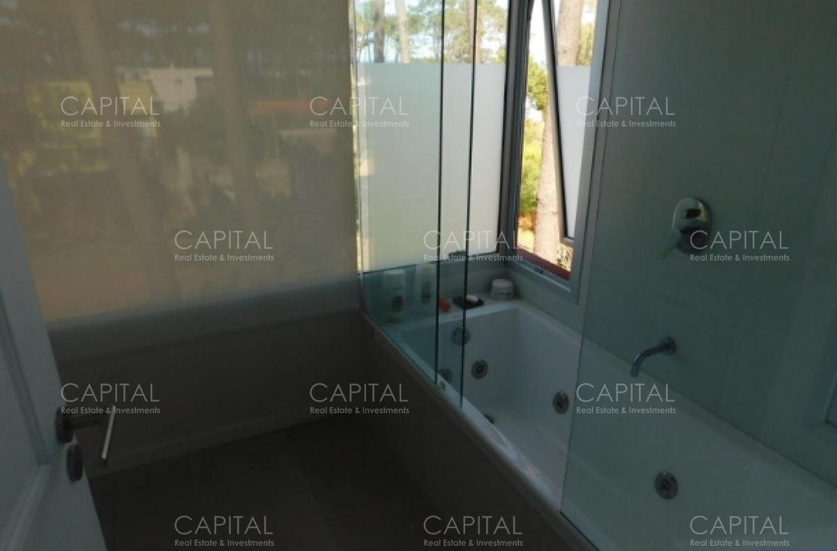 Casa ID.30088 - Muy buena casa en venta Construcción de muy buena calidad con pisos en porcelanato símil hormigón