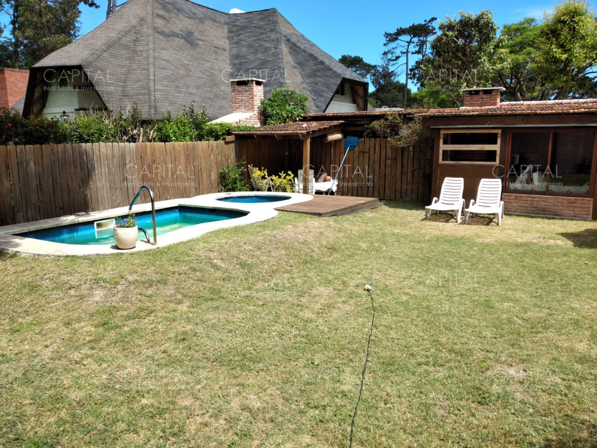 Casa ID.24979 - Casa de 4 dormitorios en alquiler en Playa Mansa